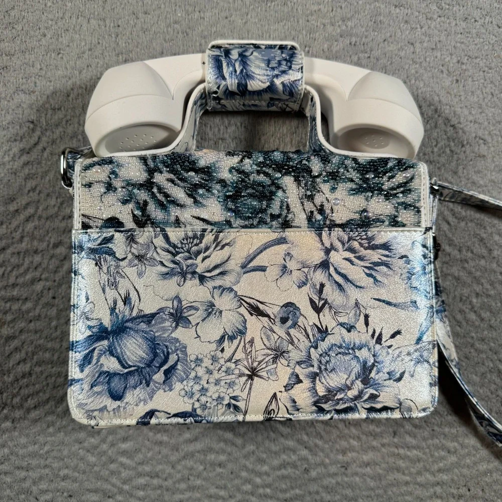 Betsey Johnson Kitsch Toile Pearl Blue and White Floral Phone Handbag Wireless - Picture 2 of 9
